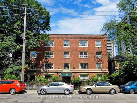 35 Raglan Ave 2 beds Condo for rent