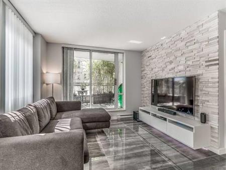 2 bedroom 2 bath unit at Freesia building with a huge patio downtown