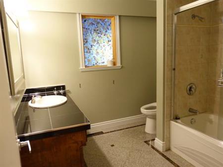 3Brd2bath spacious bright private suite close to all amenities