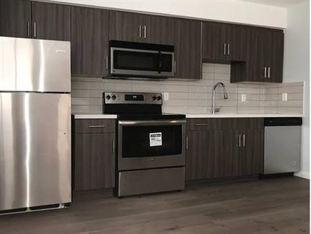 Fully Renovated 2Br Lower Lonsdale - 900 sq.ft