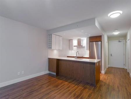 Spacious corner unit with 2br, 2ba and 1 solarium