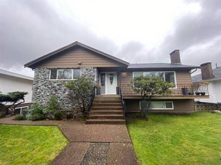 Spacious 2 bed half basement in South Vancouver