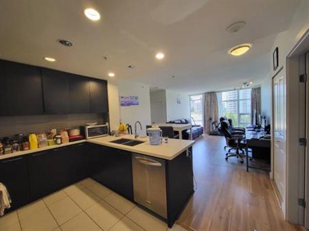 Furnished/Unfurnished 2 Bed 2 Bath Condo beside Metrotown