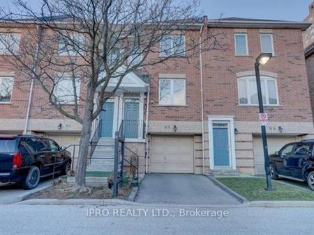 Impeccable Executive, Sun Filled Townhome In Leaside Green Community