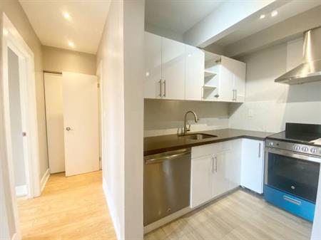 3 CAITHNESS AVE. SUITE 3 - RENOVATED SUITE, 1BED/1BATH, LAUNDRY,