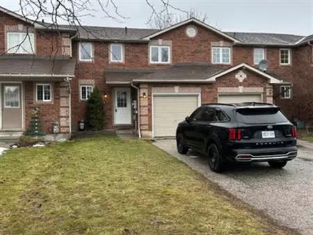 Clean and newly renovated 3 Bedroom townhouse now available for rent in North Barrie | 54 Sydenham Wells, Barrie