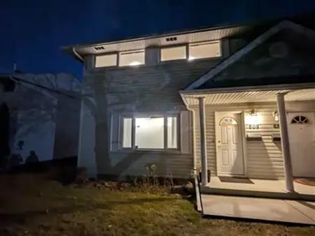 Renovated Pet Friendly 3 Bedroom Townhouse in Winston Heights | 609 33 Avenue Northeast, Calgary