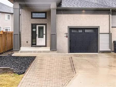 Bridgewater 5 bed, 3 bath, 2 kitchens "in-law suite" | Winnipeg