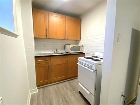 496 MONTROSE AVE. UNIT 26 - Studio/1Bath, Steps from TTC, *UTLS FREE*