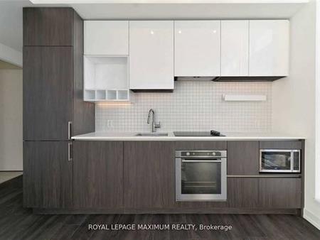 Hwy 400/Hwy 7 Stunning 2Bdrm Open Concept Living Rm Modern Kitchen