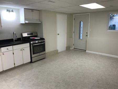 Ground floor renovated 1 bdr suite in great neighbourhood