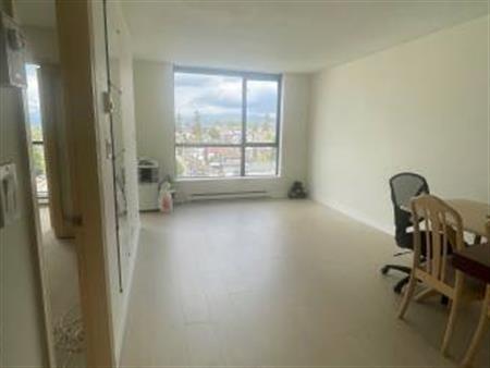 1 Bed 1 Bath Apartment by Joyce Collingwood station