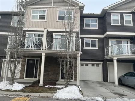 Stunning 2-Bedroom Townhouse in Skyview Ranch, Calgary | 738 Skyview Ranch Grove Northeast, Calgary