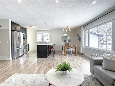 3-bedroom unit on quiet Cul-de-Sac in a calmful & friendly neighborhood | Dover Ridge Place SE, Calgary