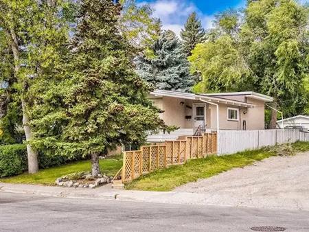 Bright and Spacious 2bed/1bath Main Floor Unit | Rosehill Dr NW, Calgary