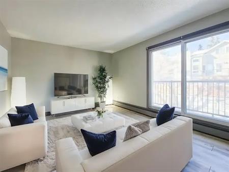 Third Floor One Bedroom Apartment with Free Parking | 2311 17b St SW, Calgary, AB, Canada, Calgary