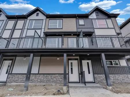 Stunning Newly Built Townhouse in the Heart of Calgary | 553 - 850 Belmont Drive Southwest, Calgary