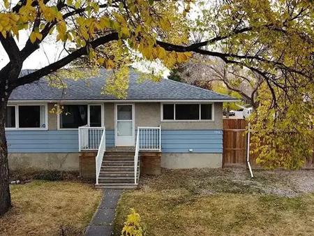 Beautiful , Nice and Clean 2 BDR corner unit Half Duplex | 1944 10 Avenue Northeast, Calgary