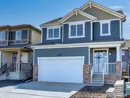 SHORT-TERM RENTAL IN YORKVILLE COMMUNITY 2-Story Home with Finished Basement | 299 Yorkville Rd SW, Calgary