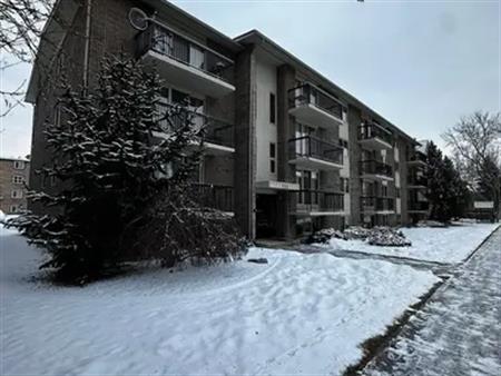 Shared accommodation, quiet, muture building, close to c-train and downtown | 720 2 Avenue Northwest, Calgary