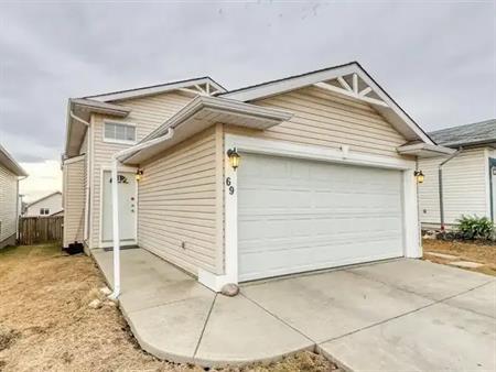 Three Bedroom Main Floor With Double Garage | Calgary