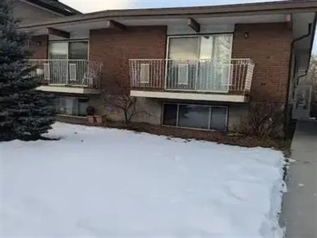 4 BEDROOM HALF DUPLEX, CAPITAL HILL | 1412 18 Avenue Northwest, Calgary