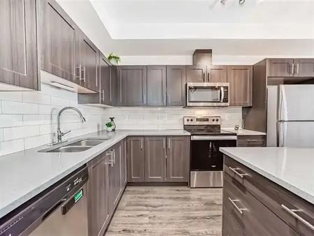 Beautiful 2-bedroom, 2-bath 804 sq ft condo in the desirable community of Legacy | 151 Legacy Main Street Southeast, Calgary