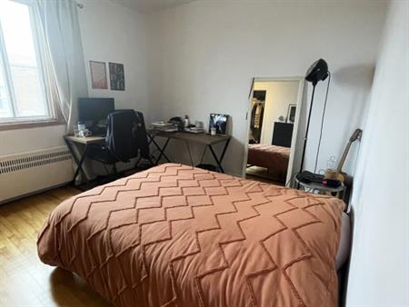 Chambre Disponible Dans Un Grand 4/2