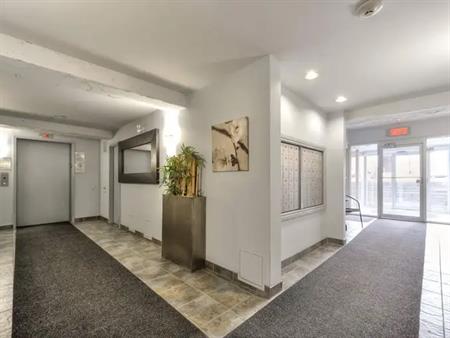 Villa Du 60 | 60 avenue des pins, Montreal