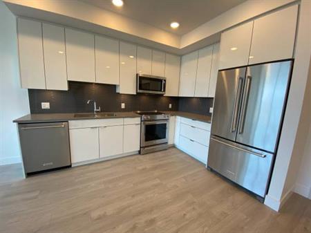 1 bed + den / 1 bath at Ellis Parc #906