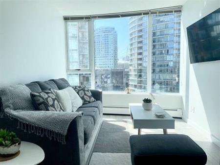 Furnished 1-Bedroom + Den w/ Stunning Views & Amenities – DT Vancouver