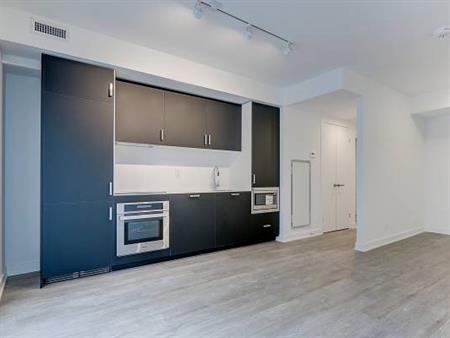 88 QUEEN ST. E. #1601 - STYLISH 1BED+DEN/2BATH, PRIME LOCATION!