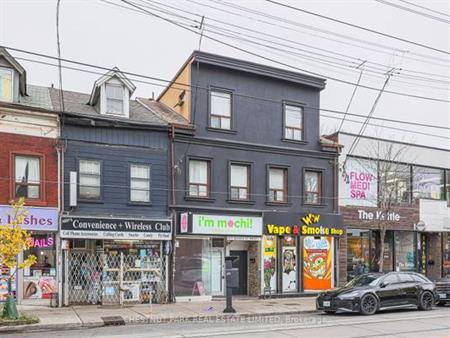 Modern spacious feel very spacious heart of queen st west!