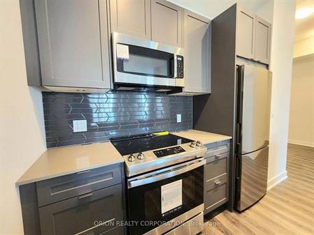 Burnhamthorpe Rd/Confederation Pkwy Spacious 1Bdrm +Den Modern Kitche