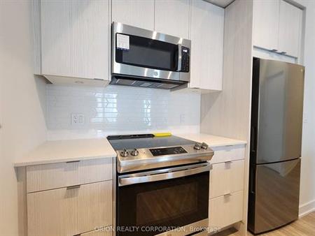 Burnhamthorpe Rd/ Confederation Pwky Modern 1Bdrm +Den Luxurious