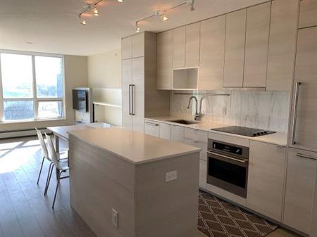 1 bedroom appartment for rent - Alumni Tower Surrey Central