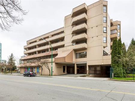 LARGE1 BEDROOM APARTMENT IN METROTOWN