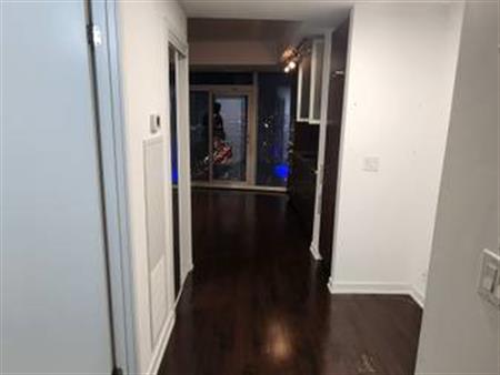 1Bed + 1Bath 40th Floor Unit in Toronto Business Sector