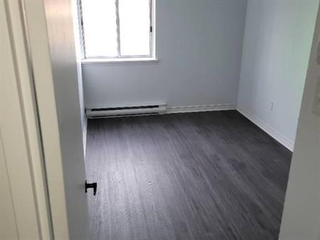 Très Bel Appartement 4 1/2 DDO à Louer - Boulevard des Sources