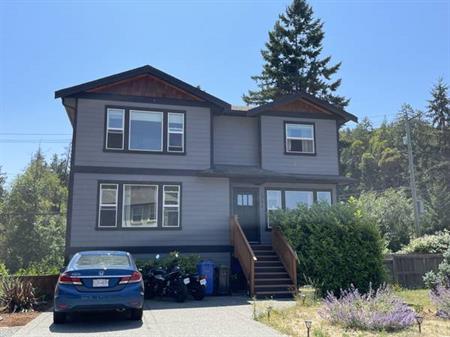 3 Bedroom Home in Shawnigan Station