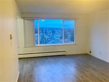 Burnaby Top Floor Corner Unit Spacious 850sqft Indoor Heated Pool Apt