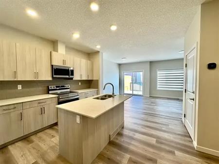 Spacious 3 Bedroom, 2.5 Bathroom Duplex in The Orchards! | 2201 MUCKLEPLUM CRES SW, Edmonton