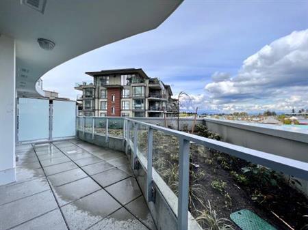 2 bed 2 bath den WHITE ROCK