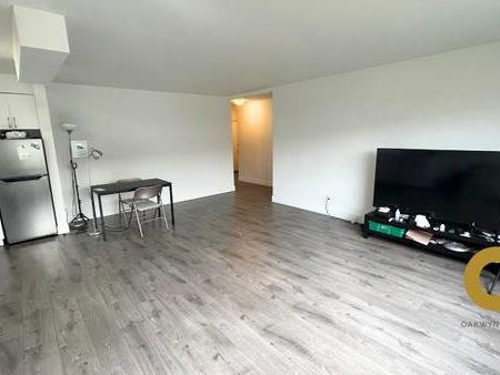 Spacious 1 Bed 1Bath on Kingsway!!!