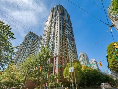 One Bedroom and Den in Yaletown Park