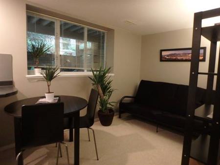 CREEKSIDE GARDEN SUITE - 1bdrm Cozy Ground Level