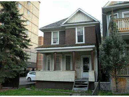 Renovated 2 Bdrms 2 bath Main-Lower UNIT IN THE CORE OF DOWNTOWN