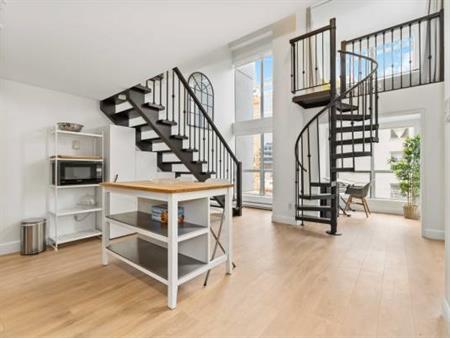 Furnished & Newly Renovated Yaletown 2 BED LOFT