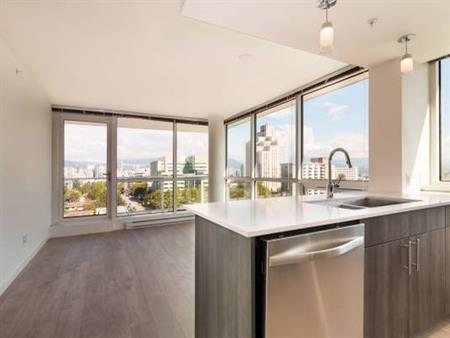 Amazing City and Mountain Views from this 1 Bed in Fairview! SF #1001