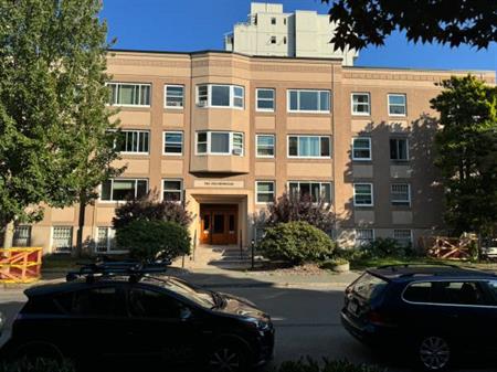 Large 1 bedroom in West End Heritage Building